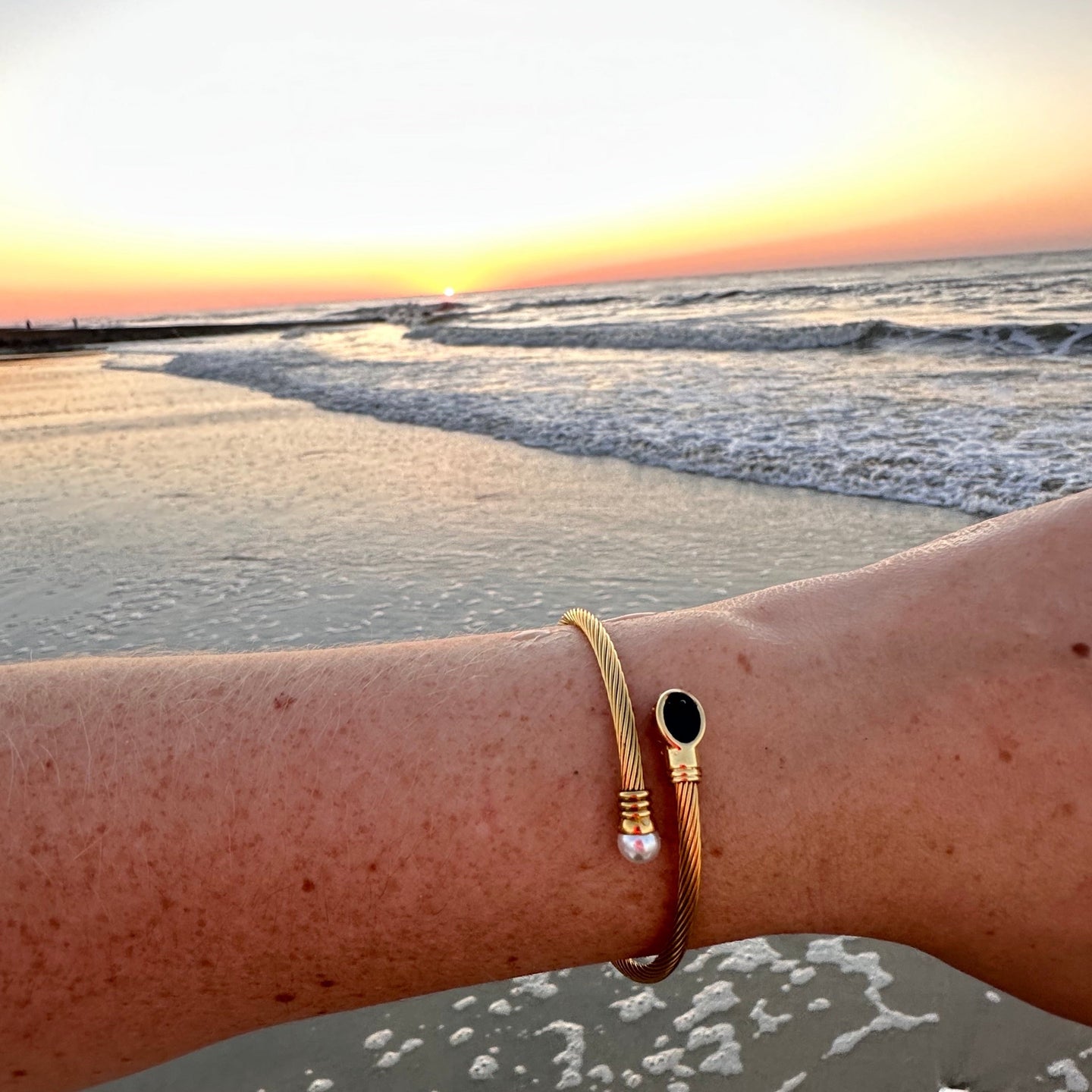 DRIP JEWELRY BRACELETS Black/ White Open Bracelet