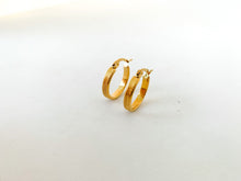 Load image into Gallery viewer, Drip Jewelry Earrings Textured Stripey Hoops

