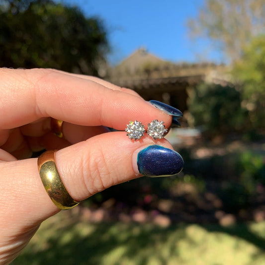 DRIP JEWELRY Moissanite Studs